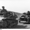 L3 35 Bundesarchiv Bild 101I-203-1691-21, Albanien, deutsche Soldaten, italienischer Panzer (3)